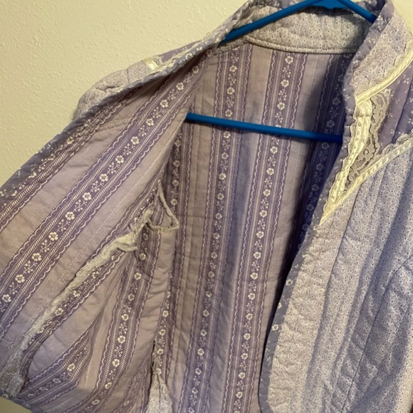 Lavender Quilted Women's Blazer with Lace Trim - Picture 5 of 10